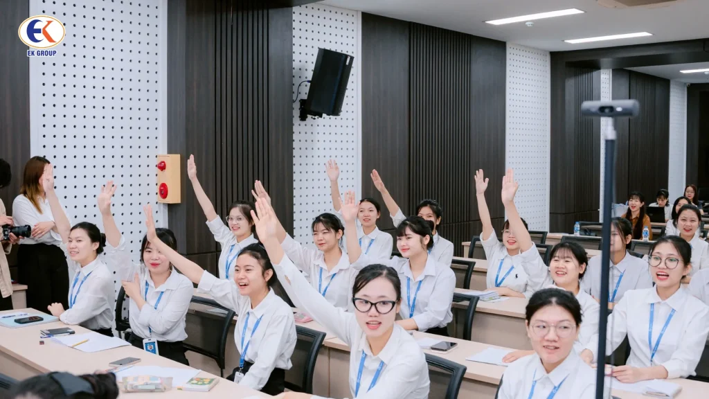 Chương trình ngoại khoá "Quản lý tài chính cá nhân" tại EK GROUP