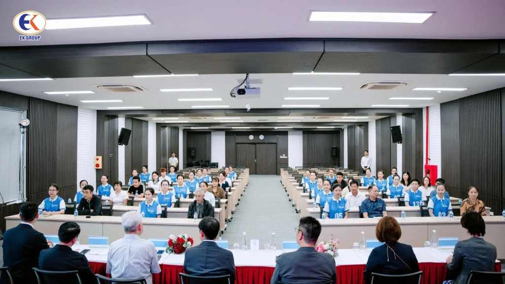 EK GROUP gặp mặt gia đình các TTS trúng tuyển