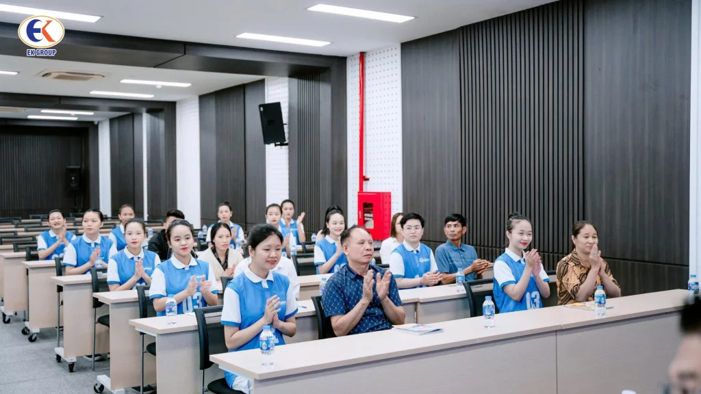 EK GROUP gặp mặt gia đình các TTS trúng tuyển