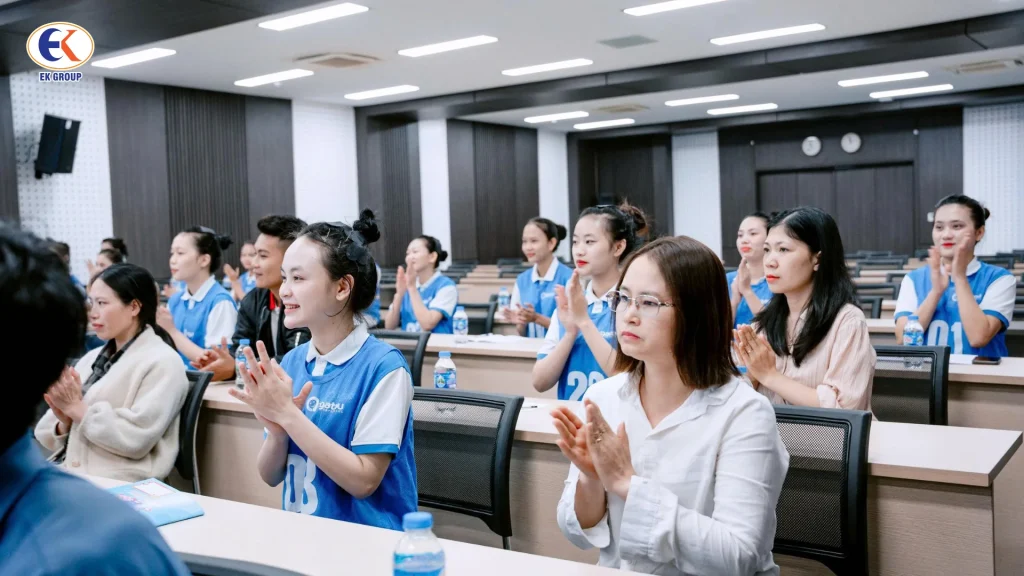 EK GROUP gặp mặt gia đình các TTS trúng tuyển