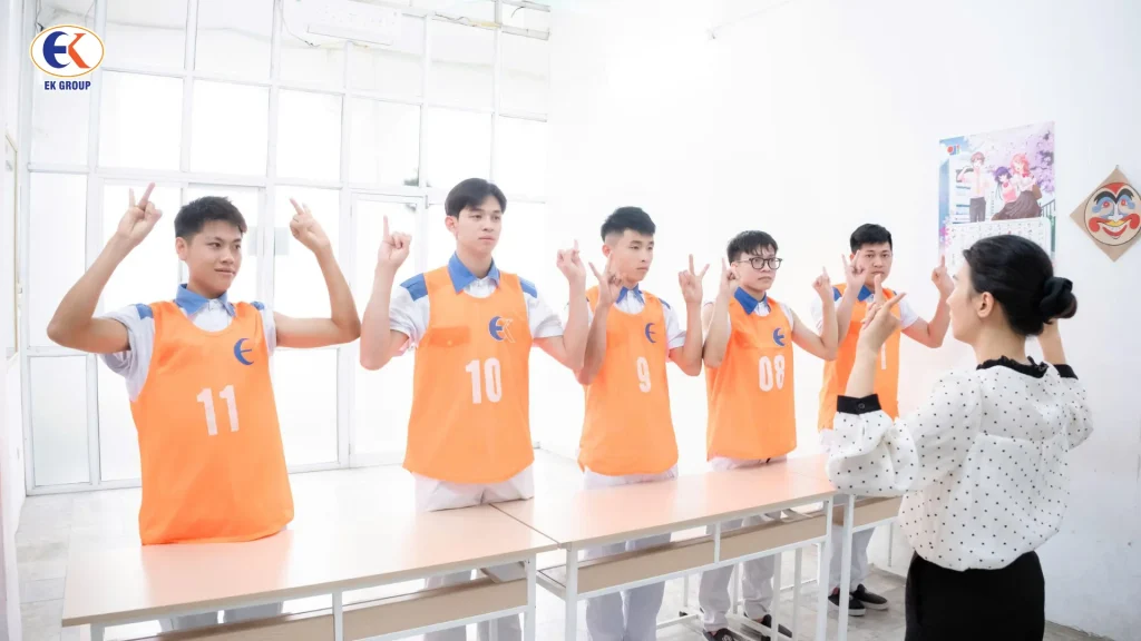 Hình ảnh thi tuyển đơn hàng 36 ứng viên nam tại Lạc Trung