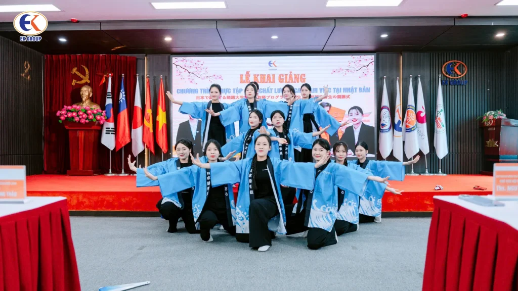 Tiết mục văn nghệ mở đầu Yosakoi