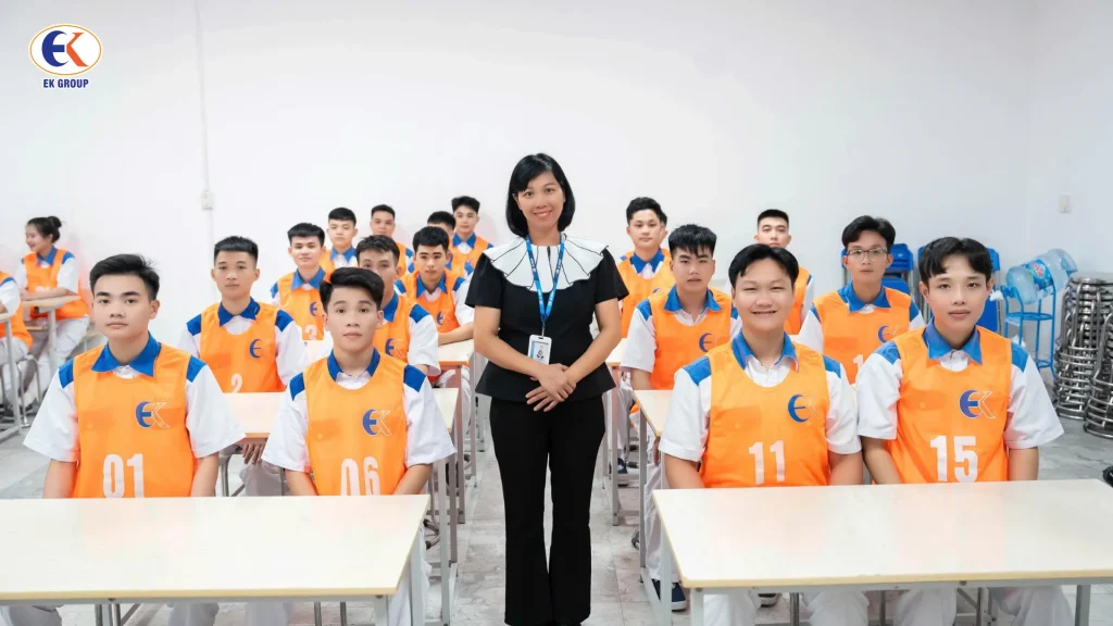 EK tổ chức thi tuyển 100 ứng viên ngày 13/04/2026 tại Lạc Trung