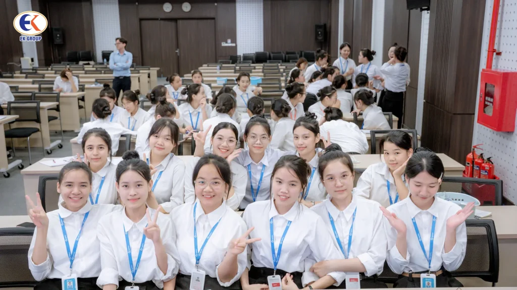 EK GROUP tổ chức chương trình đào tạo ngoại khoá giáo dục giới tính và sức khỏe sinh sản 