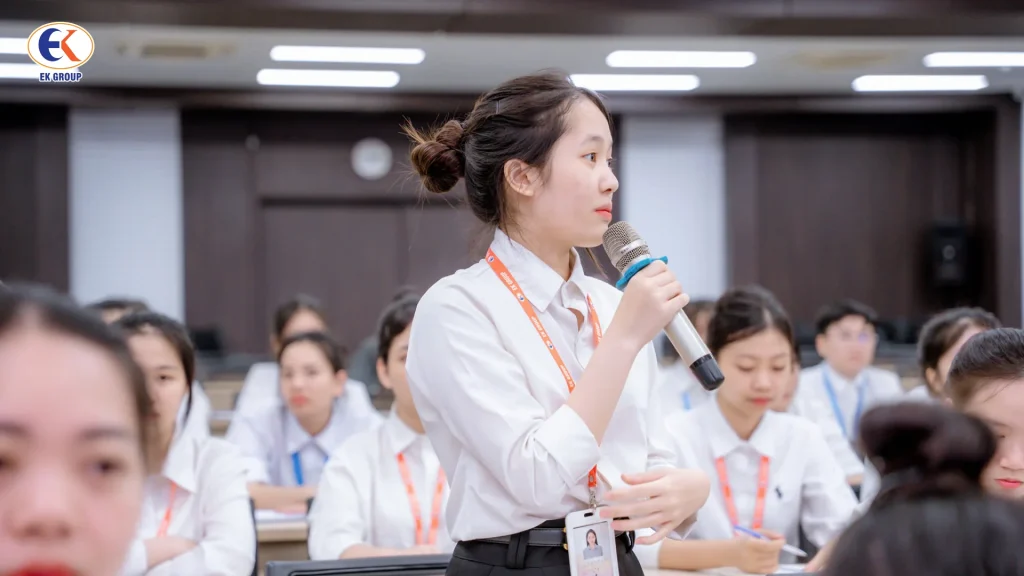 EK GROUP tổ chức chương trình đào tạo ngoại khoá giáo dục giới tính và sức khỏe sinh sản 