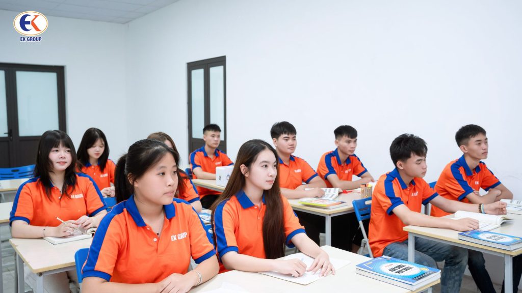 Kết hợp luyện viết với nghe và phát âm