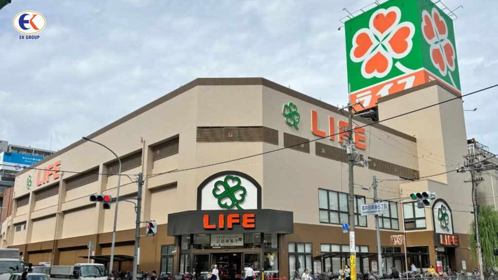 Môi trường làm việc tại hệ thống siêu thị LIFE được tổ chức như thế nào?