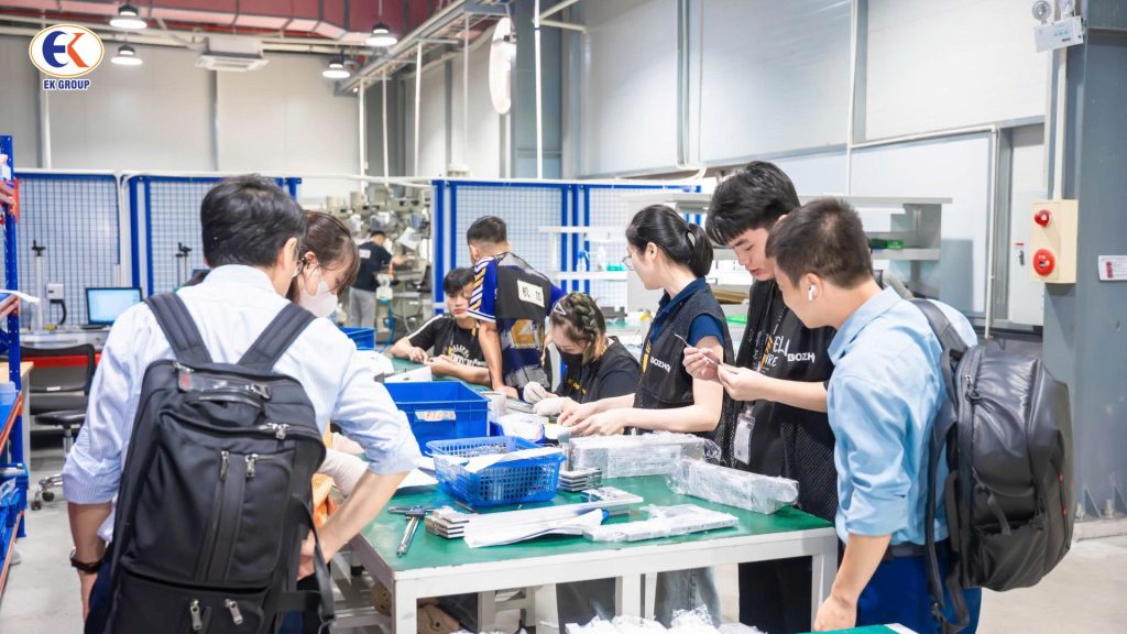 EK thăm và làm việc với đối tác, nhà máy nơi sinh viên chương trình du học nghề Trung Quốc thực tập