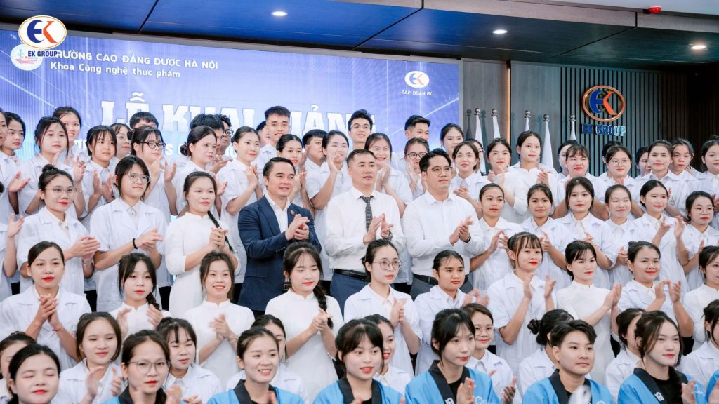 Ngày 20/10 đặc biệt tại EK: Khai giảng khoá học mới, khởi đầu ước mơ chinh phục Nhật Bản