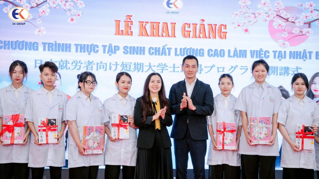 Ngày 20/10 đặc biệt tại EK: Khai giảng khoá học mới, khởi đầu ước mơ chinh phục Nhật Bản